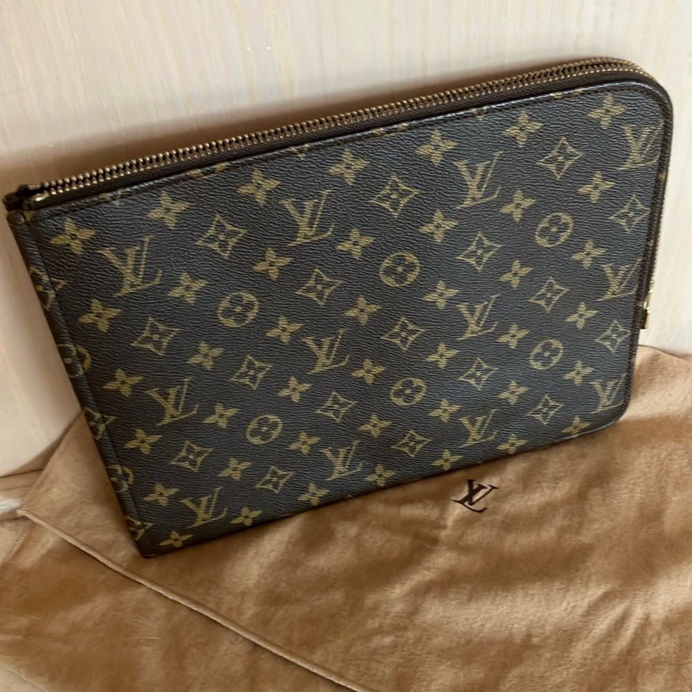 LOUIS VUITTON DOCUMENT/ IPAD HOLDER